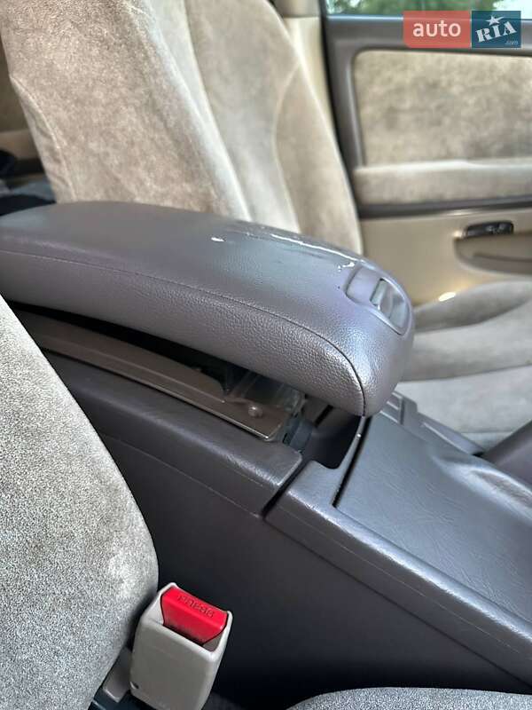 Седан Nissan Maxima 2000 в Днепре