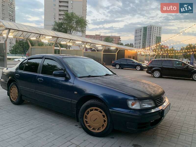 Седан Nissan Maxima 1997 в Днепре