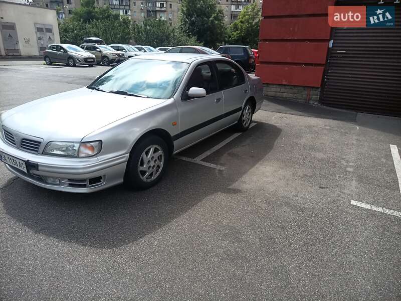 Седан Nissan Maxima 1996 в Києві