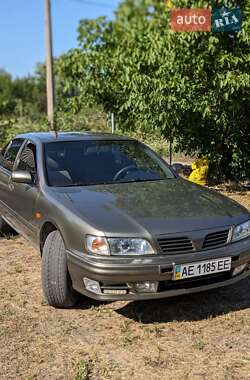 Седан Nissan Maxima 1999 в Каменском