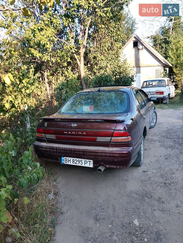 Седан Nissan Maxima 1997 в Измаиле