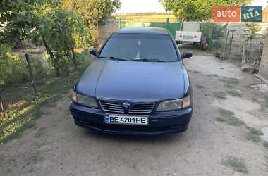 Седан Nissan Maxima 1996 в Южноукраинске