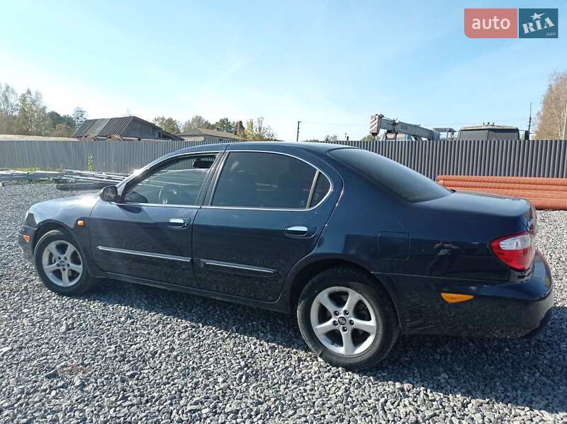 Седан Nissan Maxima 2002 в Понинке