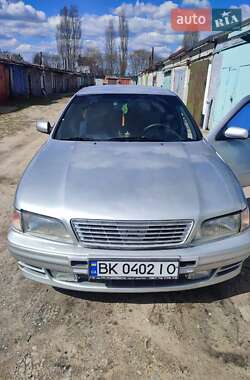 Седан Nissan Maxima 2000 в Рафаловке