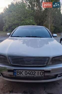 Седан Nissan Maxima 2000 в Вараші