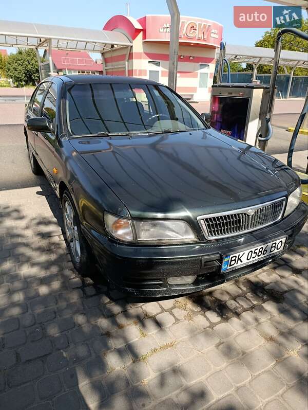 Седан Nissan Maxima 1997 в Ровно