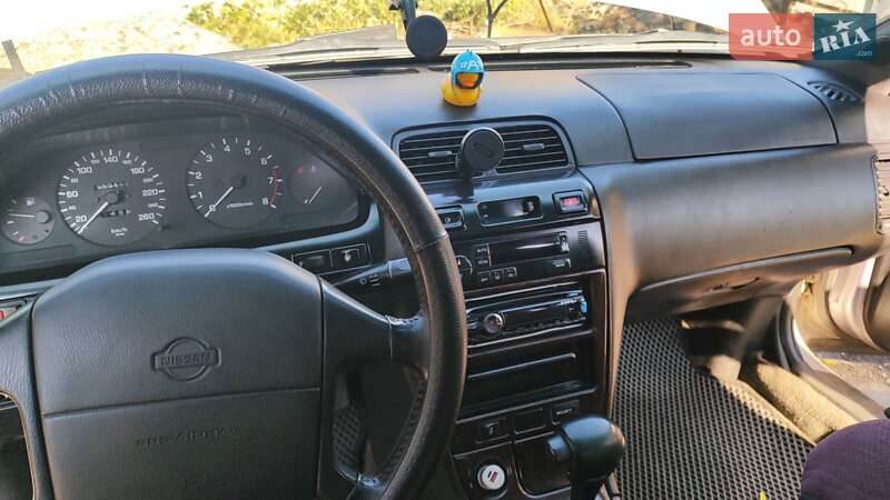 Седан Nissan Maxima 1995 в Нерубайском