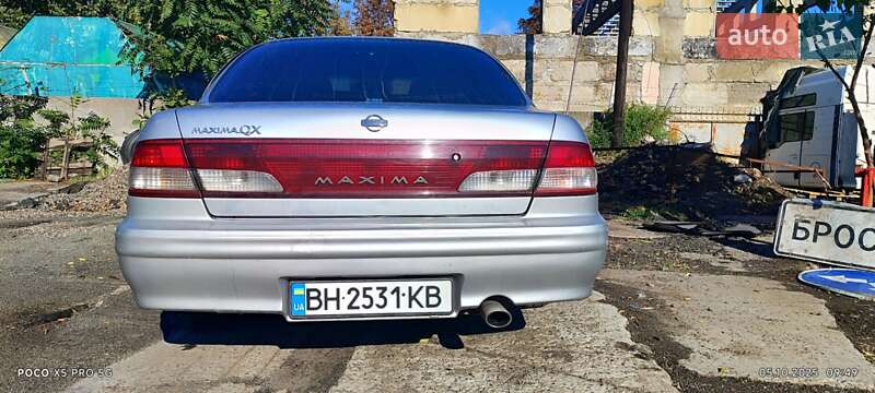 Седан Nissan Maxima 1995 в Нерубайском