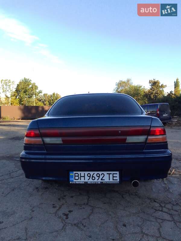 Седан Nissan Maxima 1996 в Измаиле