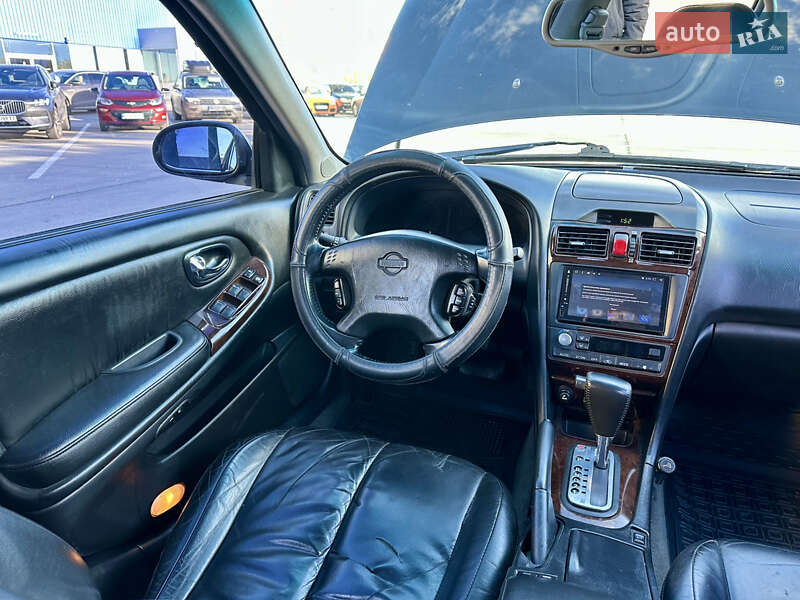Седан Nissan Maxima 2000 в Одессе