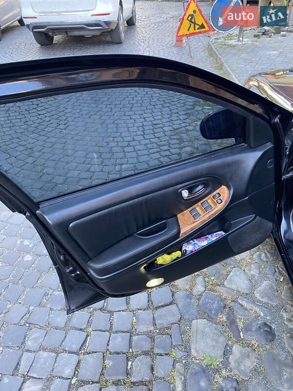 Седан Nissan Maxima 2004 в Ужгороде