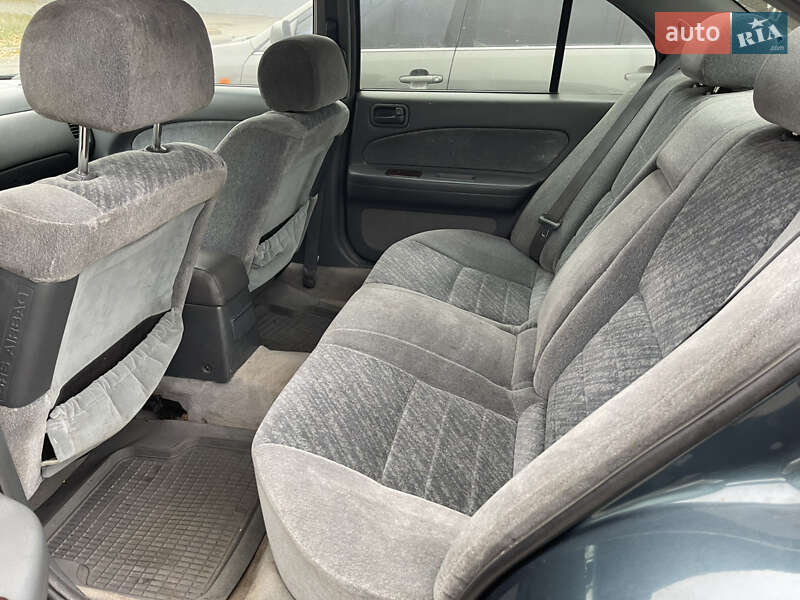 Седан Nissan Maxima 1999 в Киеве