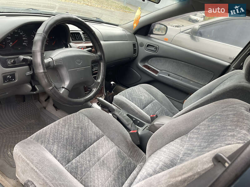 Седан Nissan Maxima 1999 в Киеве
