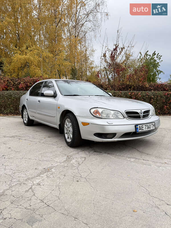 Седан Nissan Maxima 2000 в Никополе