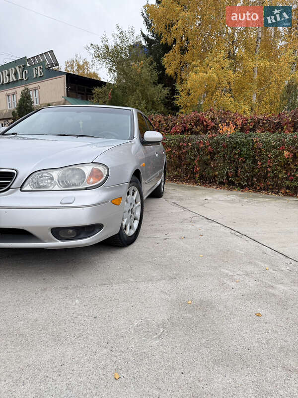 Седан Nissan Maxima 2000 в Никополе