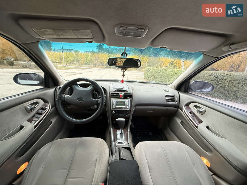 Седан Nissan Maxima 2000 в Никополе