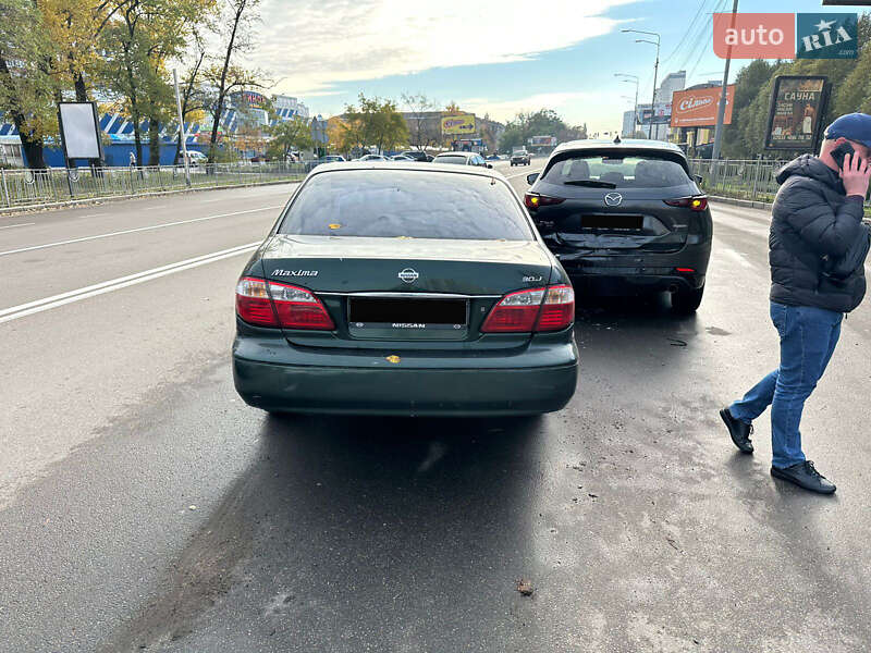 Седан Nissan Maxima 2000 в Києві