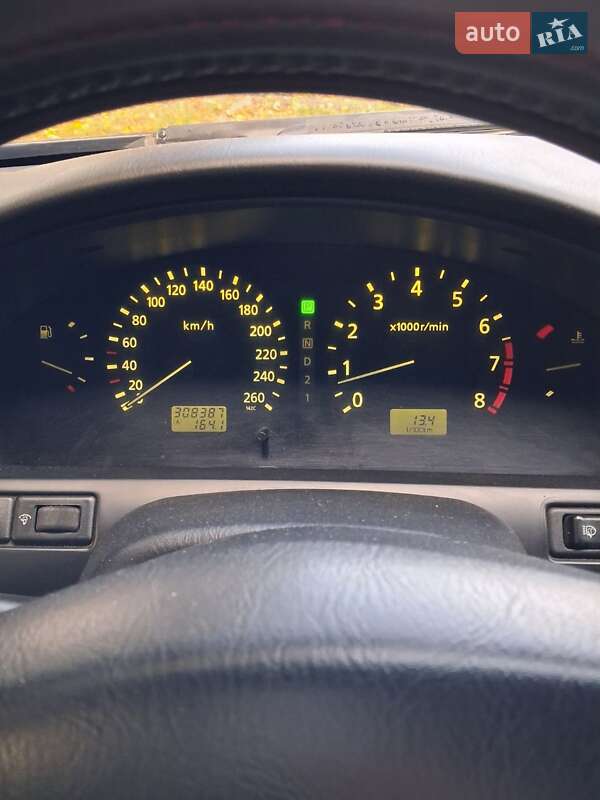 Седан Nissan Maxima 2001 в Хмельницькому