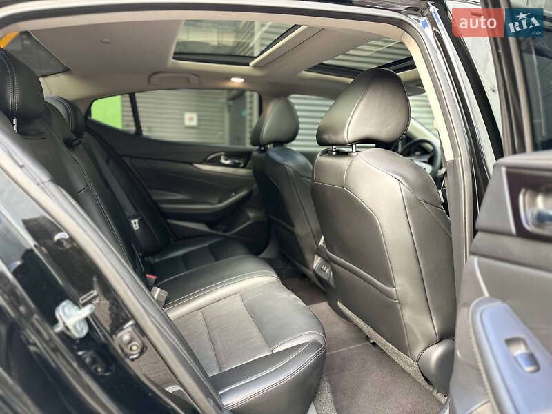 Седан Nissan Maxima 2019 в Киеве