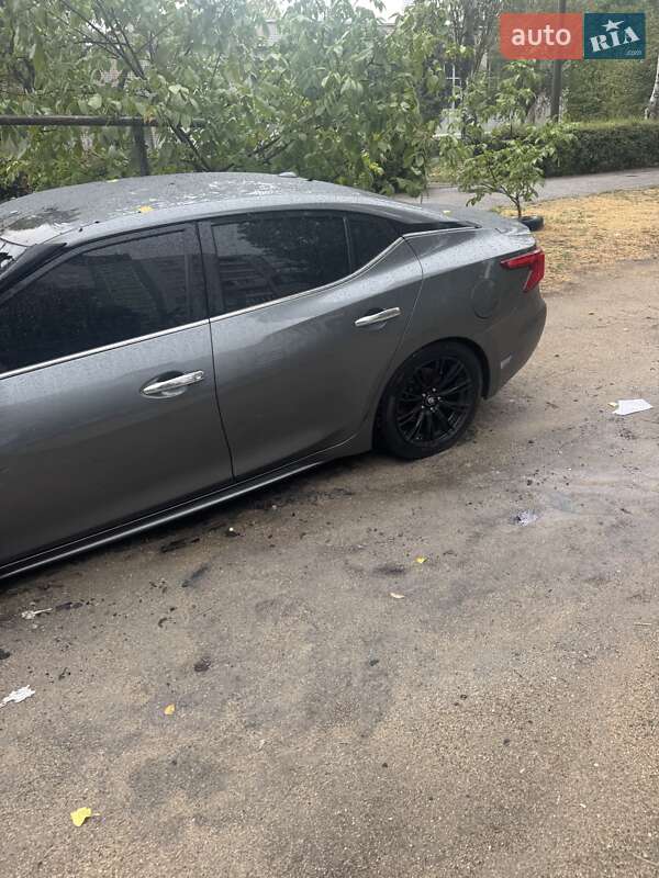 Седан Nissan Maxima 2018 в Запоріжжі