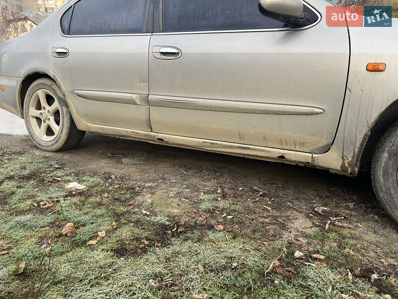 Седан Nissan Maxima 2002 в Києві