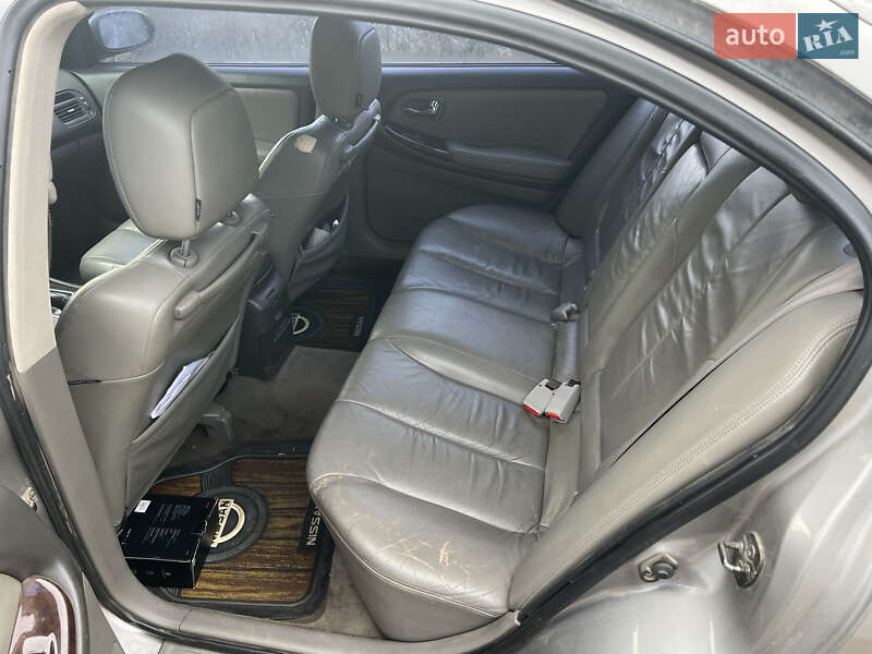 Седан Nissan Maxima 2002 в Києві