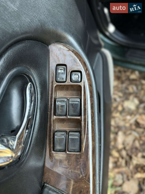 Седан Nissan Maxima 2001 в Ровно