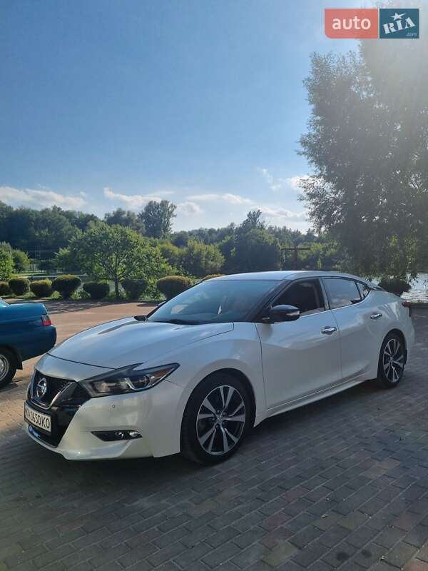 Седан Nissan Maxima 2016 в Киеве