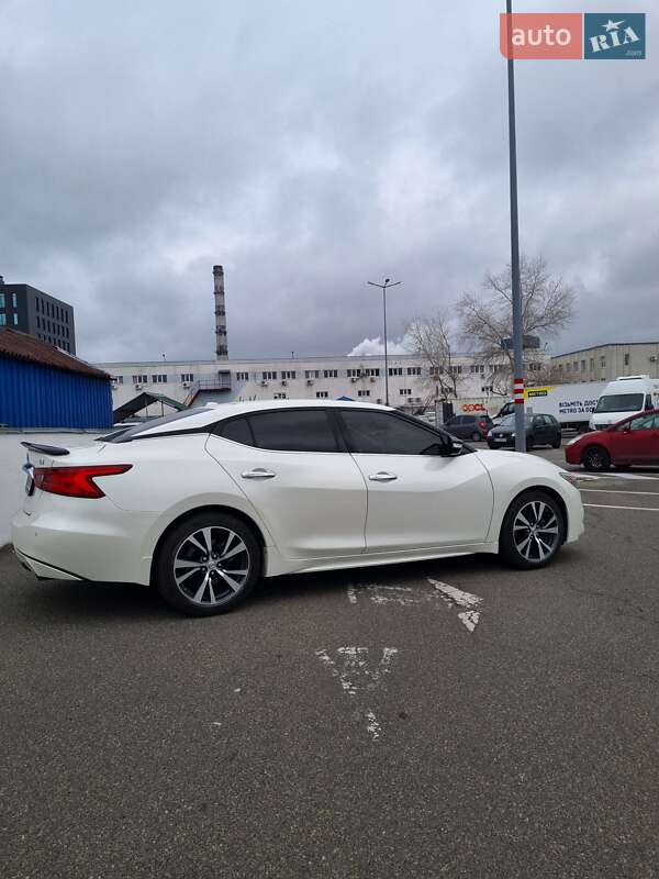 Седан Nissan Maxima 2016 в Киеве