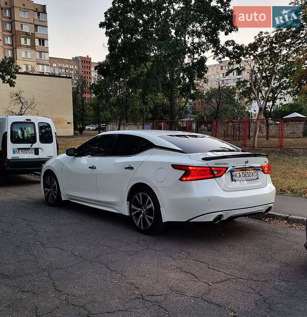 Седан Nissan Maxima 2016 в Киеве