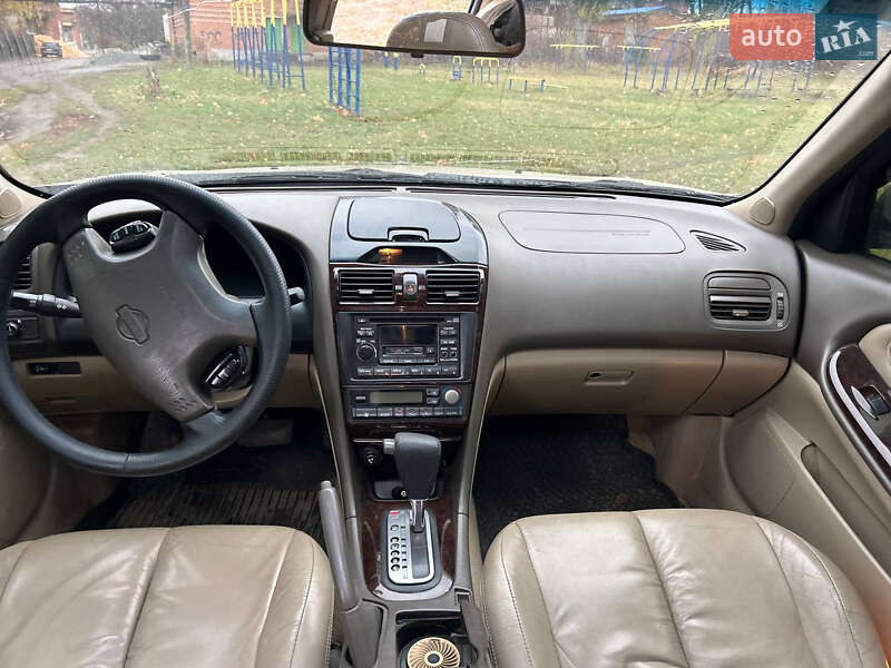 Седан Nissan Maxima 2000 в Сквирі