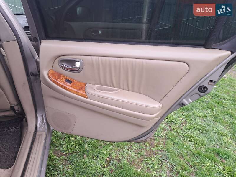 Седан Nissan Maxima 2001 в Черноморске