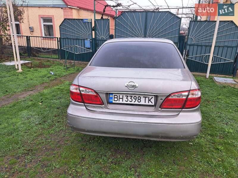 Седан Nissan Maxima 2001 в Черноморске