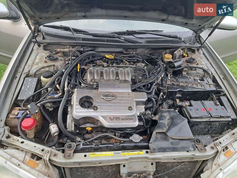 Седан Nissan Maxima 2001 в Черноморске