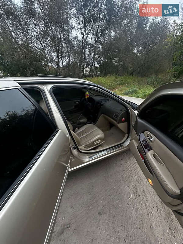 Седан Nissan Maxima 2000 в Сквирі