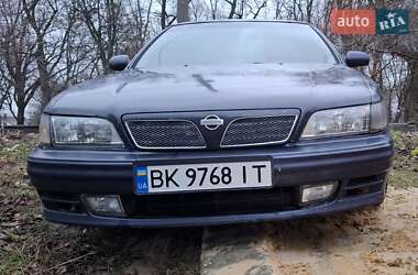 Седан Nissan Maxima 1998 в Радивиліві