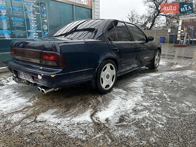 Седан Nissan Maxima 1993 в Одесі