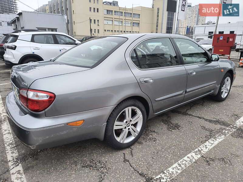 Седан Nissan Maxima 2004 в Киеве