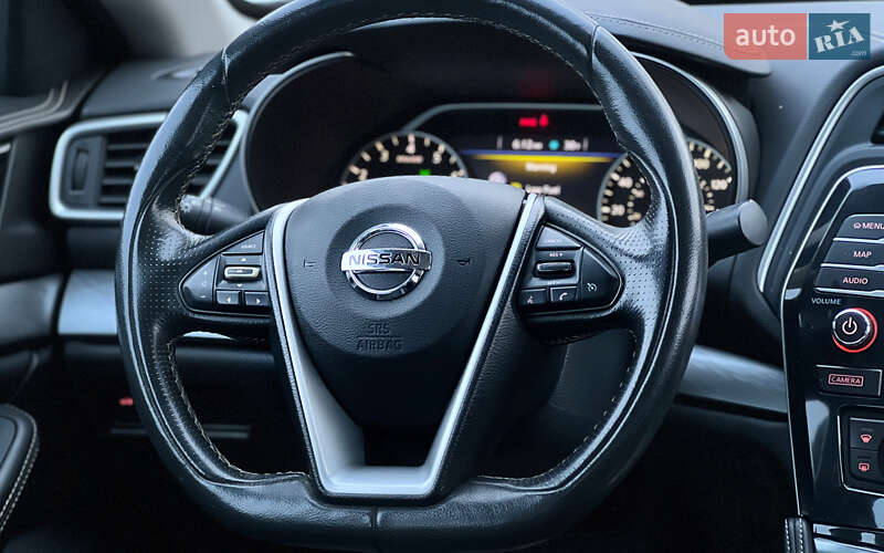 Седан Nissan Maxima 2017 в Львове