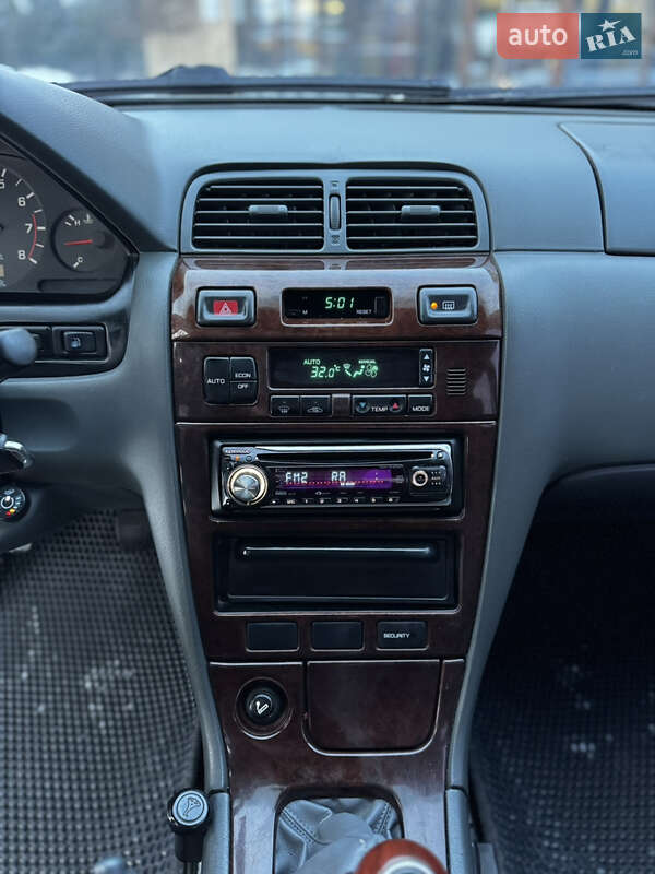 Седан Nissan Maxima 1999 в Луцьку