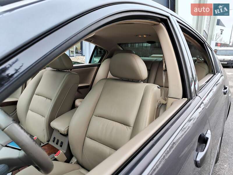 Седан Nissan Maxima 2005 в Киеве