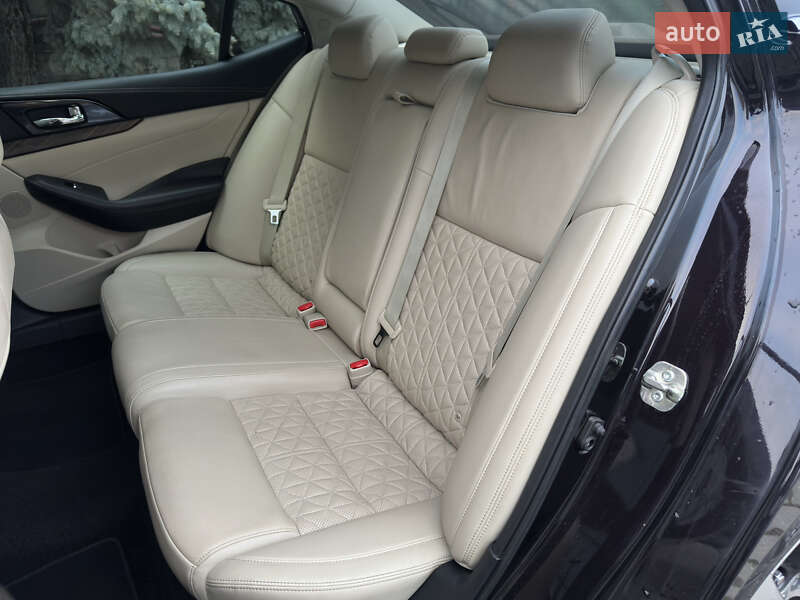 Седан Nissan Maxima 2016 в Одесі