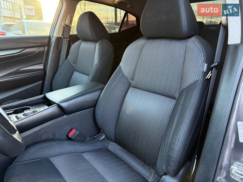 Седан Nissan Maxima 2016 в Киеве