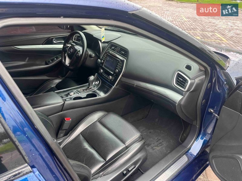 Седан Nissan Maxima 2015 в Теофиполе