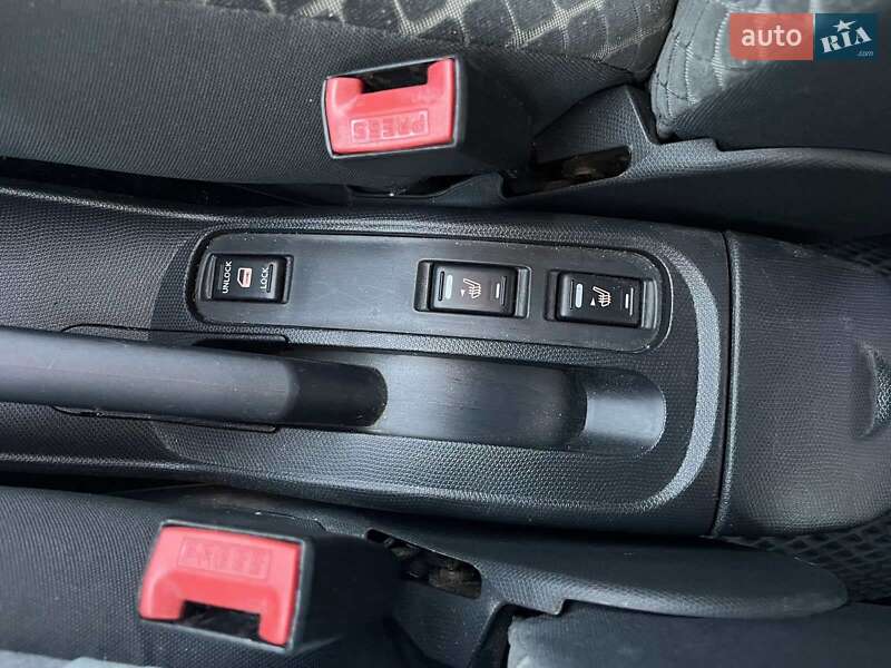 Хетчбек Nissan Micra 2006 в Чернівцях