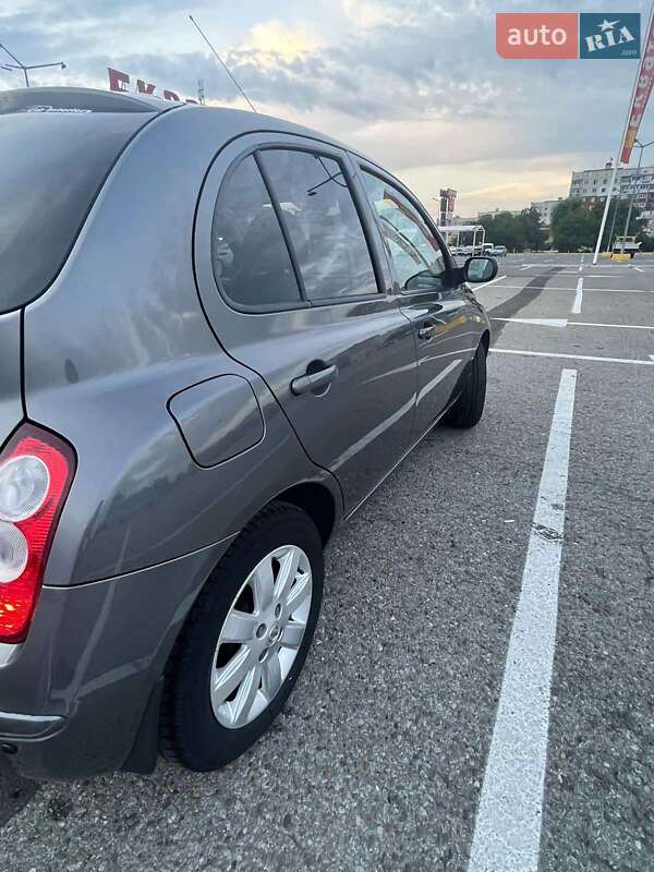 Хетчбек Nissan Micra 2006 в Чернівцях