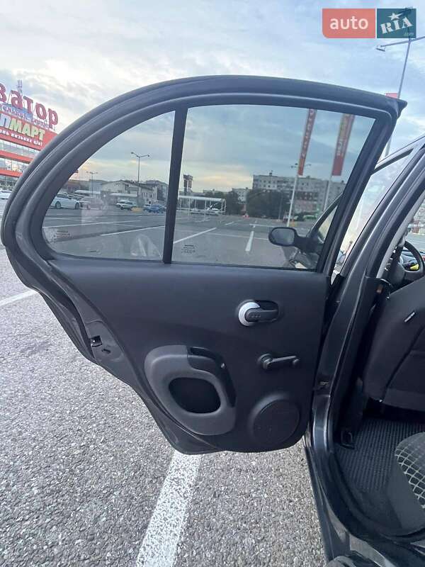 Хетчбек Nissan Micra 2006 в Чернівцях