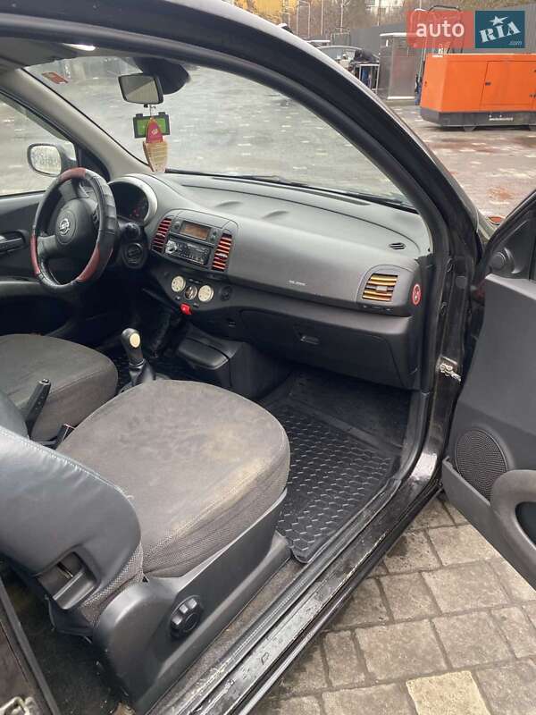 Хетчбек Nissan Micra 2004 в Ужгороді