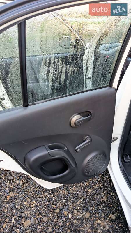 Хетчбек Nissan Micra 2003 в Виноградові