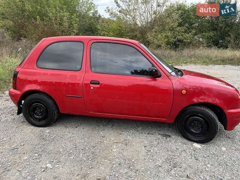 Хэтчбек Nissan Micra 1996 в Волочиске
